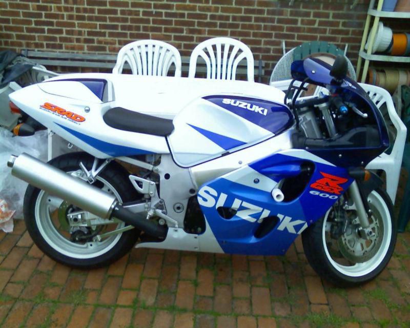Mint condition 1998 Suzuki GSXR 600 blue/white...NO ACCIDENTS...CLEAN TITLE