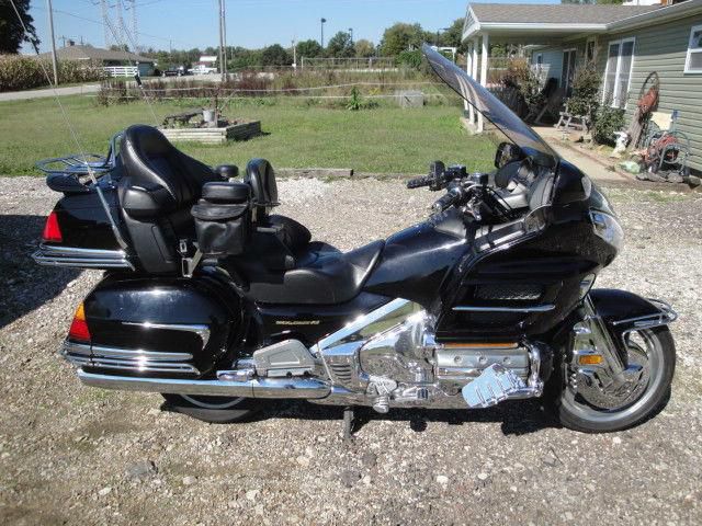 2001 Honda Gold Wing GL1800 Loaded with Extras Low Miles