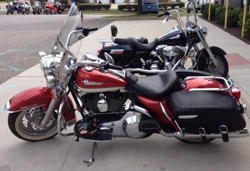 2002 harley-davidson road king classic red/white w/ extra black tank and fenders